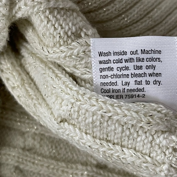 Gorgeous ivory metallic, Cable knit, sweater, size XL by St. Johns Bay - Picture 4 of 8